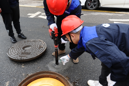 電子鎖井蓋優(yōu)點有哪些？這幾大優(yōu)勢助城市守護地下安全！